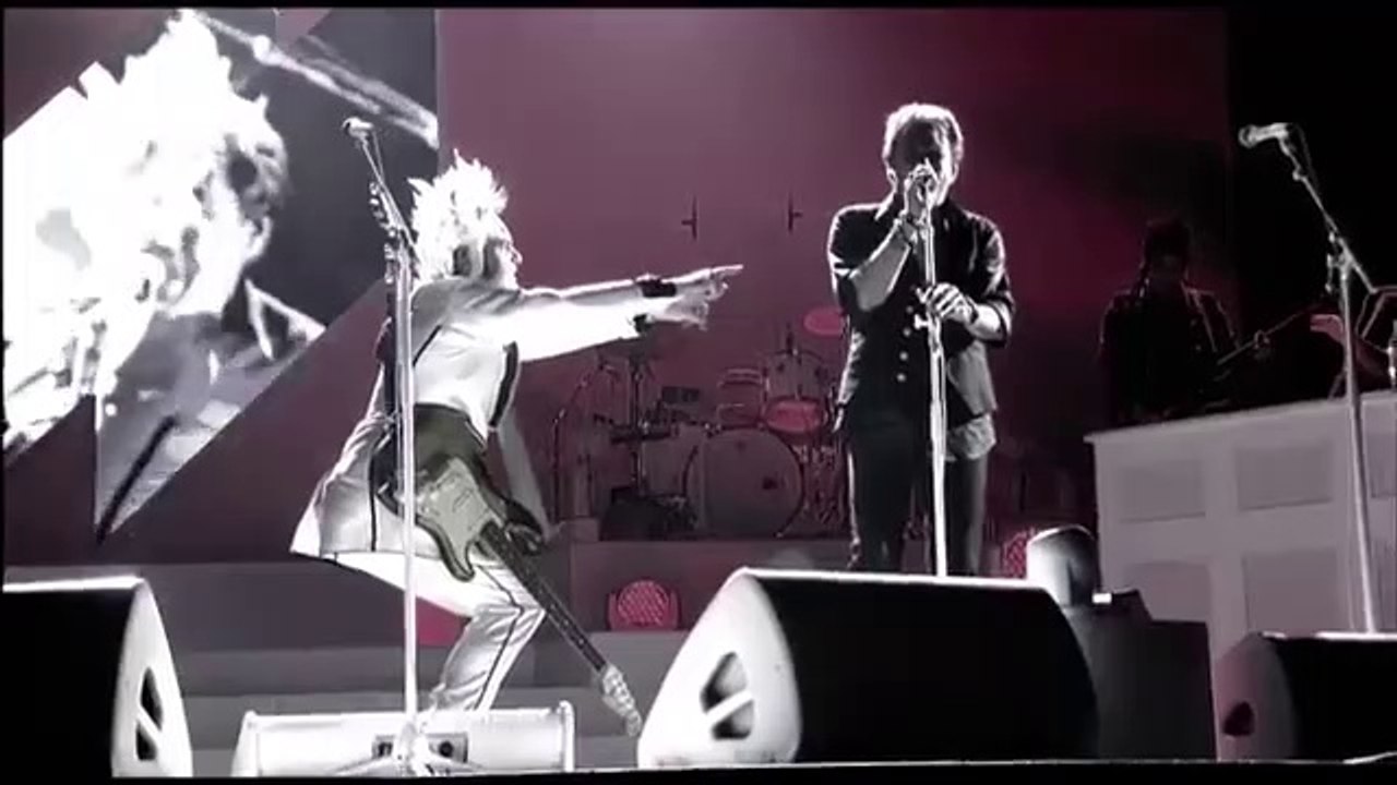 Johnny Hallyday &  M ( Matthieu Chedid ) -Tanagra ( Live 2010 )