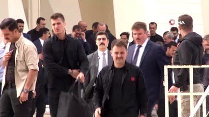 Cumhurbaşkanı Erdoğan'a Cuma namazı çıkışında yoğun ilgi