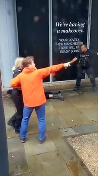 Royaume-Uni: Au moins 4 personnes blessées lors d'une attaque au couteau à Manchester - Un centre commercial évacué - VIDEO