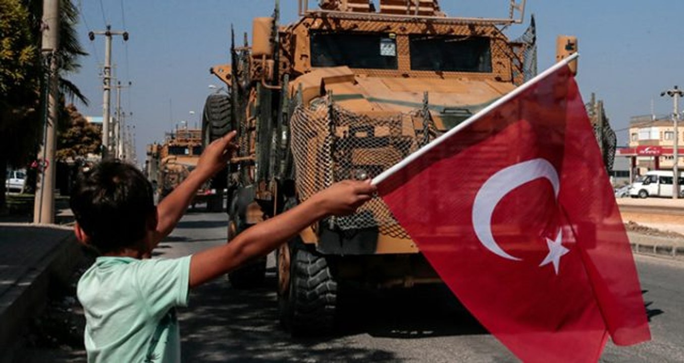 Son Dakika: Barış Pınarı Harekatı kapsamında Rasulayn ilçesinin Tel Halef köyü YPG/PKK'lı teröristlerden kurtarıldı