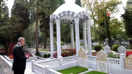 Cumhurbaşkanı Erdoğan, anne ve babasının kabrini ziyaret etti