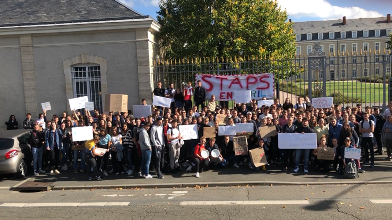 Les étudiants de Staps de Le Mans Université devant l’inspection académique