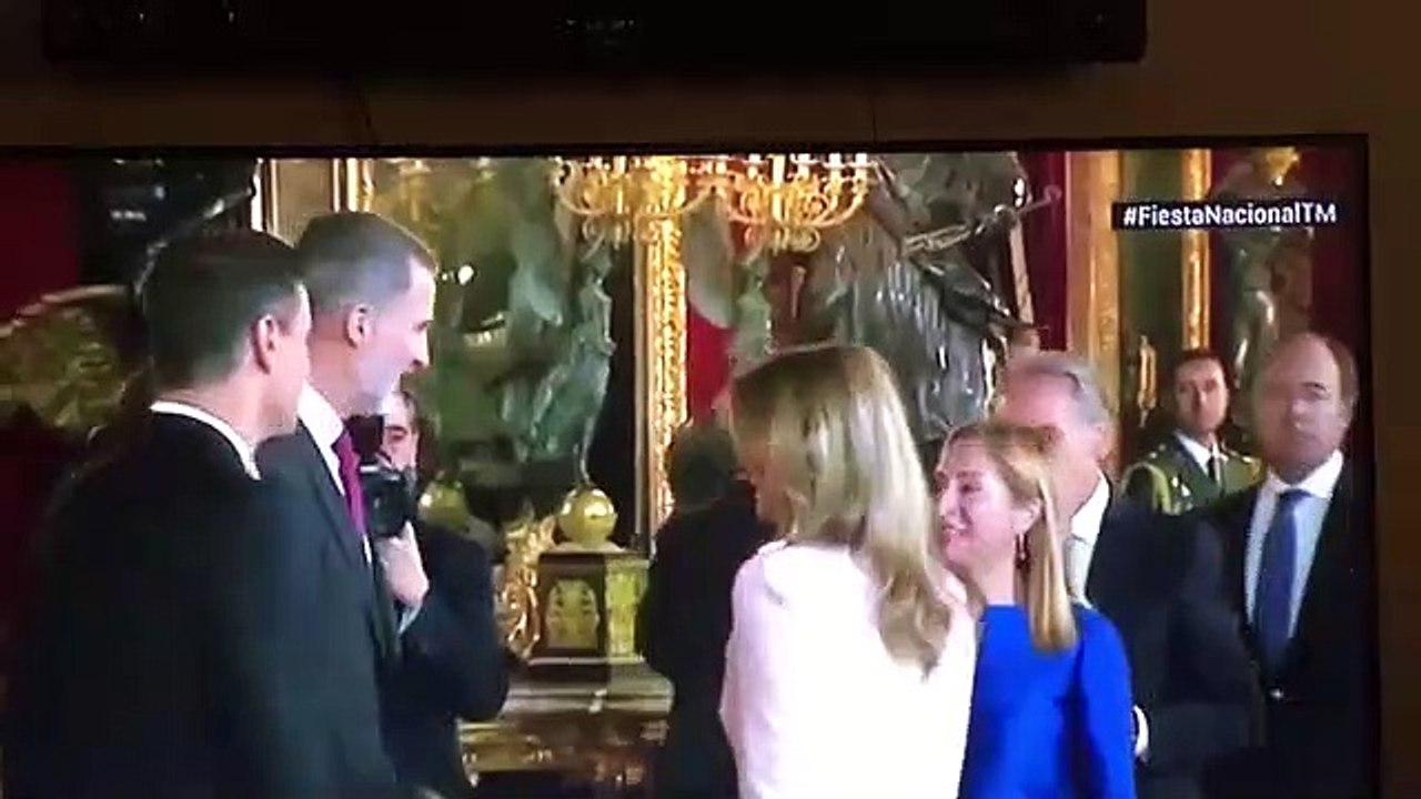 ¡Qué se preparen el Rey y la Reina, que llega Pedro Sánchez y su mujer a quitarles el puesto!