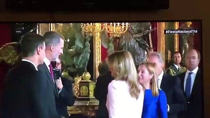 ¡Qué se preparen el Rey y la Reina, que llega Pedro Sánchez y su mujer a quitarles el puesto!