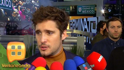¡La novia de Diego Boneta ignoró a la prensa en la presentación de 'Terminator'! | Ventaneando