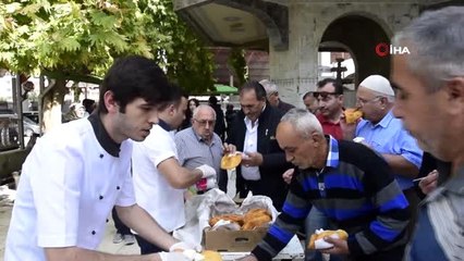 Mehmetçik için pişi dağıttılar