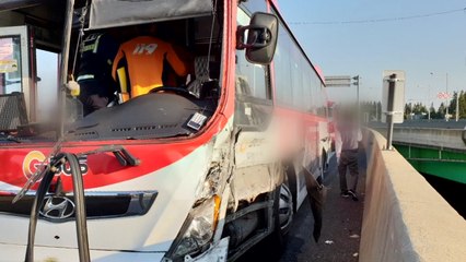 광역버스가 난간 들이받아 승객 5명 부상 / YTN