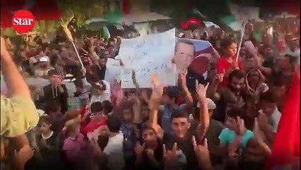 Binlerce Suriyeli Afrin meydanında!;Türk bayraklarıyla harekatı desteklediler