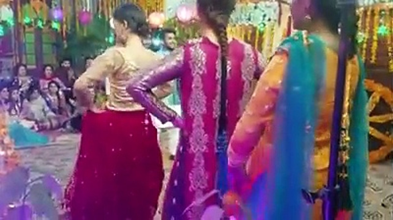 The Dancing star is dancing for his next dance number GT road