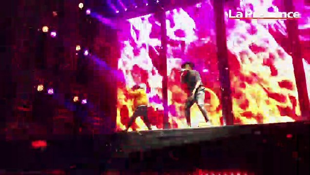 Soprano met le feu au stade Vélodrome de Marseille