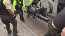 Parlamento de Ecuador se vuelve escenario de una batalla entre autoridades y manifestantes