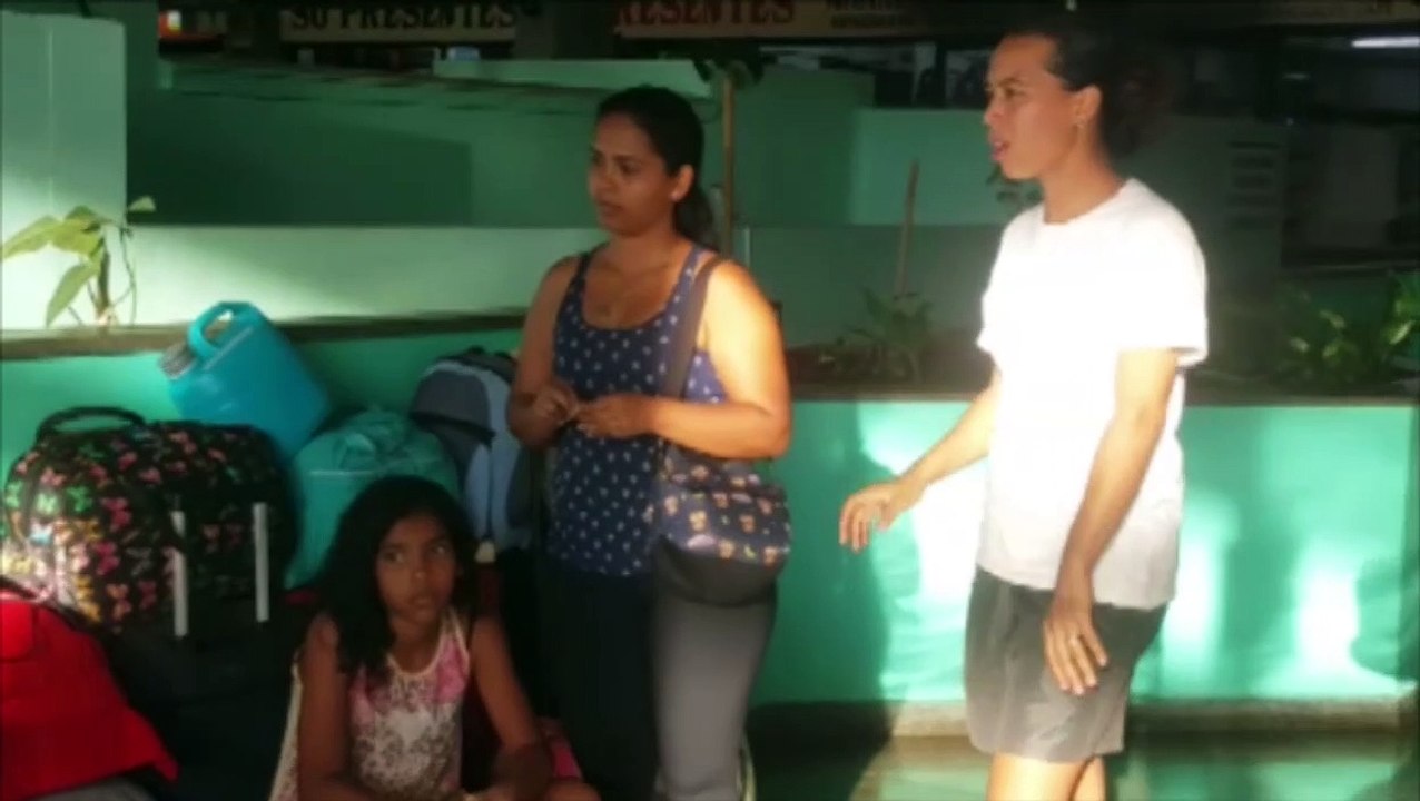 Família venezuelana que chegou a Cascavel terça-feira e segue na rodoviária precisa de ajuda