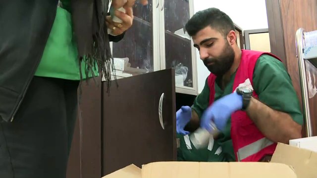 Turquía bombardea ciudades sirias en frontera y provoca éxodo de 100.000 civiles