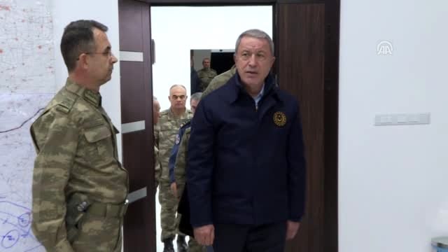 Milli Savunma Bakanı Akar ve komutanlar, Barış Pınarı Harekatı'ndaki son durumu sahada inceledi