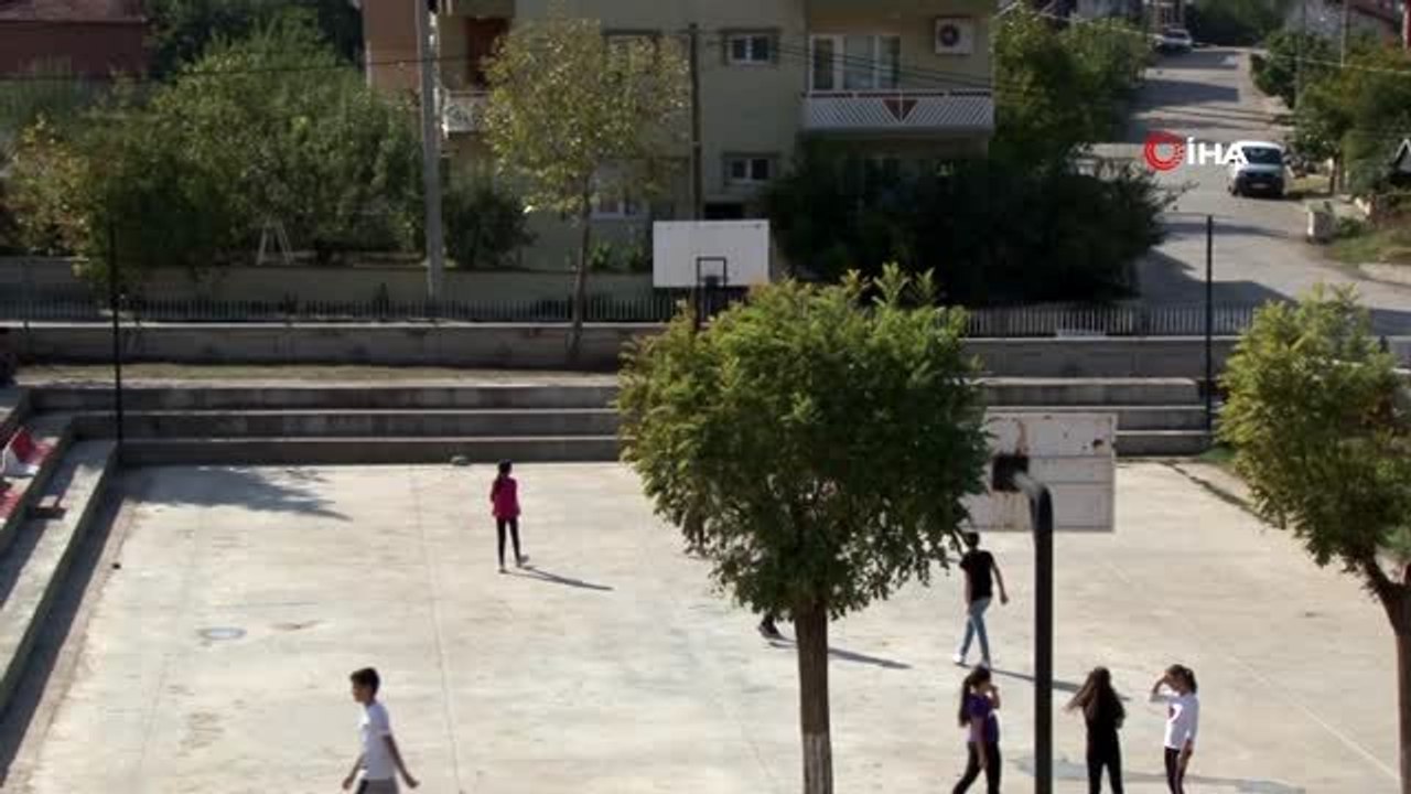 Sındırgı'da okullarda telefon, tablet yasak