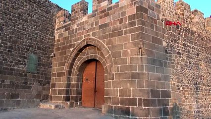 Erzurum ispanyol turist, kapısı kilitlenen kalede mahsur kaldı