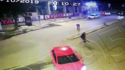 Gasp edilen malların paylaşımında tartışma yaşayan şahıslar polislerin gözü önünde böyle çatıştı