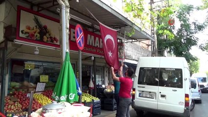 Mahalle esnafından harekata Türk bayraklı destek