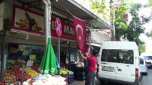 Mahalle esnafından harekata Türk bayraklı destek