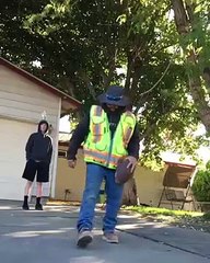 Petit trick avec un ballon de foot US