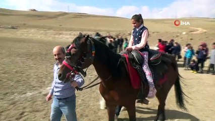 Özel çocuklar ata binme heyecanı yaşadı