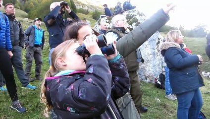 À Entremont, enfants, parents, associations et élus partent à l’écoute du brame du cerf