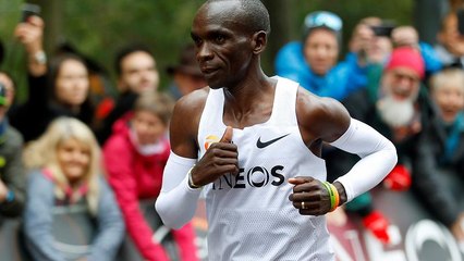 El "extraterrestre" Kipchoge corre el maratón en menos de dos horas
