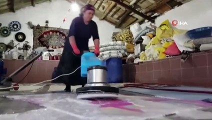 Çok sevdiği işi yapmak için ahırı halı yıkama tesisine çevirdi