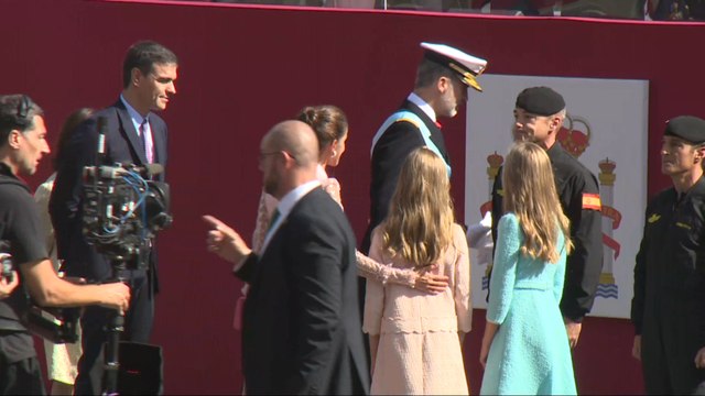 Los Reyes y Sánchez se interesan por el estado del paracaidista