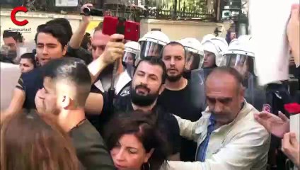 Download Video: Polis biber gazı sıktı yurttaş isyan etti: Yeter!