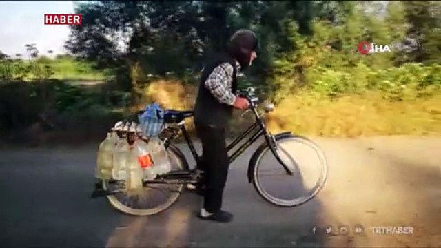 Vatan sevgisi ile gündem olan Nurettin dedeye Türk bayrağı hediye edildi