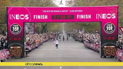 Marathon : le Kényan Eliud Kipchoge brise la barre des 2 heures