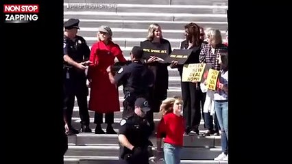 Jane Fonda arrêtée et menottée à Washington (vidéo)
