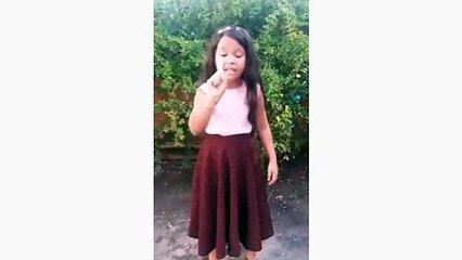 MENINA SOBRENATURAL CANTANDO LOUVOR