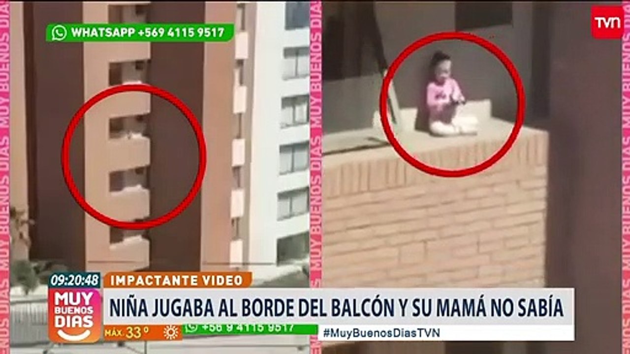 La niña que jugaba con un peluche al borde de un balcón en un quinto piso