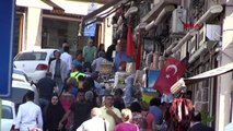 Mardin'de esnaf caddelere türk bayrakları astı