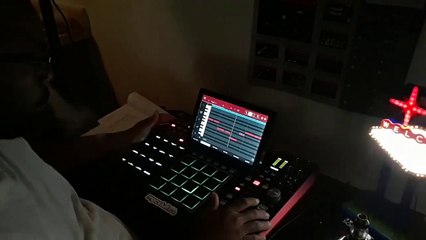 Beatmaking on Akai MPC X- Ménage à Trois