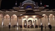 Vatandaşlar Mehmetçik için Çamlıca Camii'ne koştu