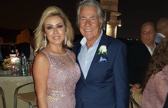 مصطفى فهمي يبدأ حفل زفاف ابنته بوصلة رقص