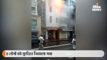 चरनी रोड स्थित इमारत में आग लगी
