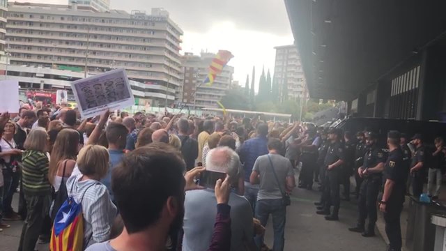 Protesta en la estación de Sants de Barcelona contra la sentencia