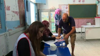 تونس تنتخب رئيسها الأحد في يوم حاسم