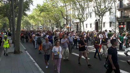 Independentistas Cortan La Gran Via De Barcelona