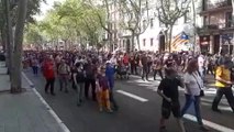 1.000 Independentistas Cortan La Gran Via De Barcelona