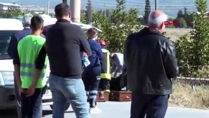Yolcu treni otomobili biçti: 2 ölü, 1 yaralı
