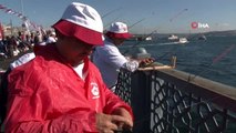 Galata Köprüsü'nde balık tutma yarışması