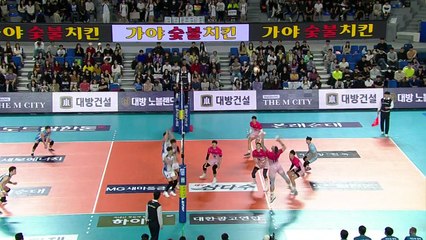 '펠리페 23점' 우리카드, 삼성화재 3대 0 완파 / YTN