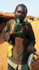 Admirez la voix de ce monsieur