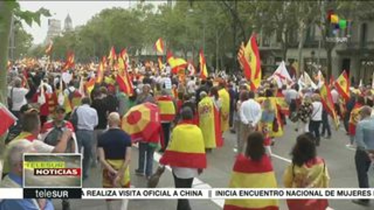 España: manifestantes reivindican a Cataluña como región española