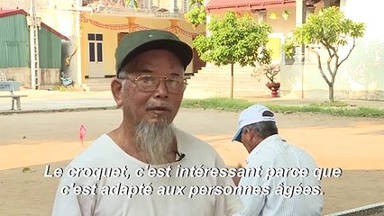 Les retraités vietnamiens mordus de croquet